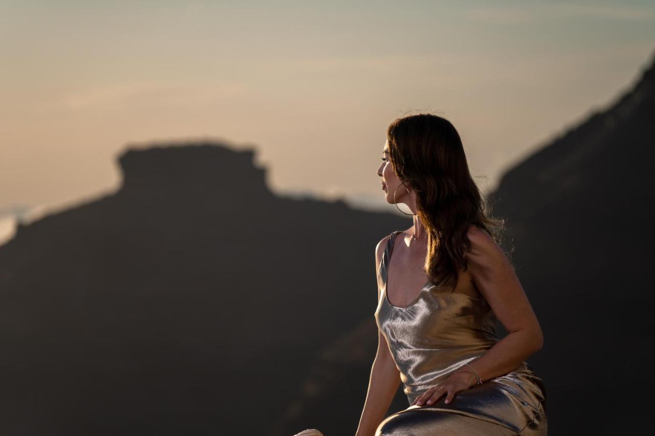 Airth Santorini Suites ฟิรอสเตฟานี ภายนอก รูปภาพ